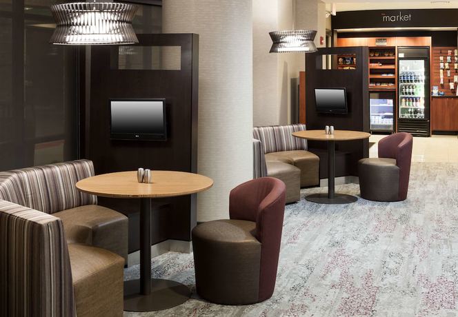 Imagen de los interiores del Hotel Courtyard By Marriott Suffolk Chesapeake. Foto 16