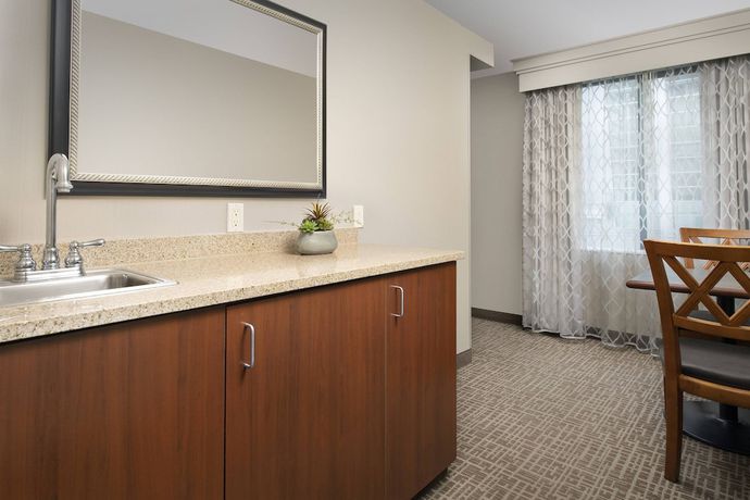 Imagen de la habitación del Hotel Courtyard By Marriott Tacoma Downtown. Foto 8