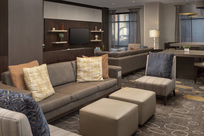 Imagen de los interiores del Hotel Courtyard By Marriott Tacoma Downtown. Foto 16