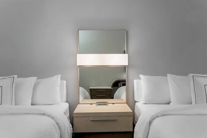 Imagen de la habitación del Hotel Courtyard By Marriott Tampa Brandon. Foto 8