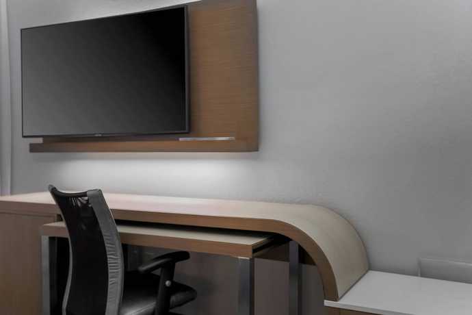 Imagen de la habitación del Hotel Courtyard By Marriott Tampa Brandon. Foto 10