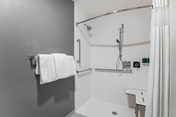 Imagen de la habitación del Hotel Courtyard By Marriott Tampa Brandon. Foto 15