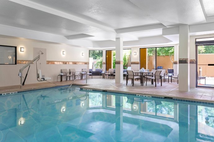 Imagen de la piscina del Hotel Courtyard By Marriott Tampa Brandon. Foto 20