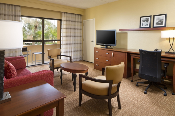 Imagen de los interiores del Hotel Courtyard By Marriott Tampa Westshore/airport. Foto 4