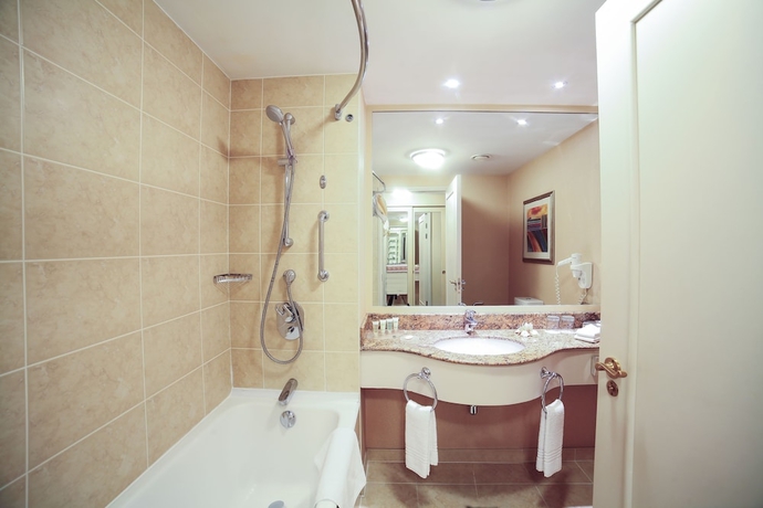 Imagen de la habitación del Hotel Courtyard By Marriott Tbilisi. Foto 5