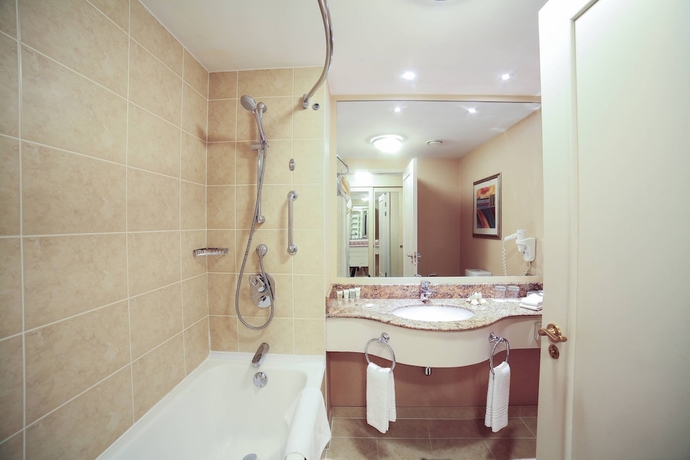 Imagen de la habitación del Hotel Courtyard By Marriott Tbilisi. Foto 8