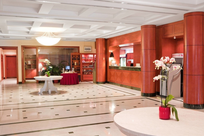 Imagen de los interiores del Hotel Courtyard By Marriott Tbilisi. Foto 16