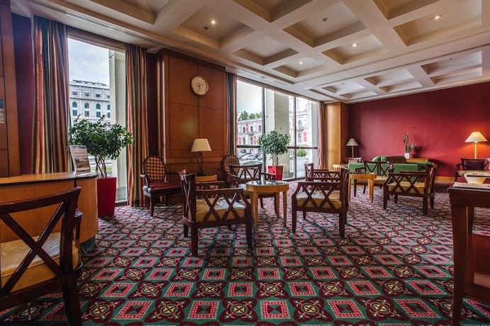 Imagen de los interiores del Hotel Courtyard By Marriott Tbilisi. Foto 17