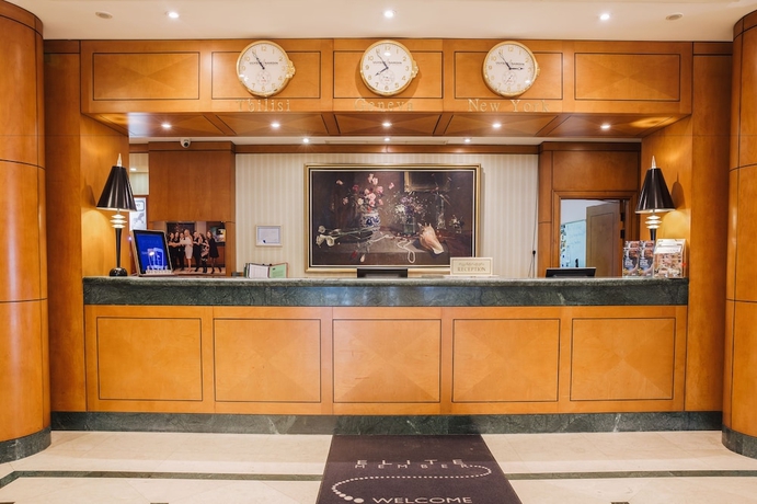 Imagen de los interiores del Hotel Courtyard By Marriott Tbilisi. Foto 18