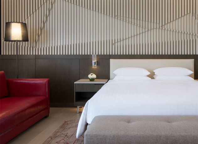 Imagen de la habitación del Hotel Courtyard By Marriott Tianjin Hongqiao. Foto 2