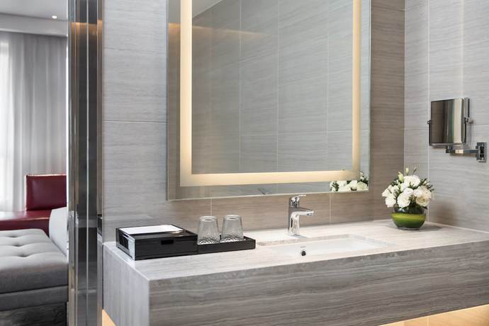 Imagen de la habitación del Hotel Courtyard By Marriott Tianjin Hongqiao. Foto 3