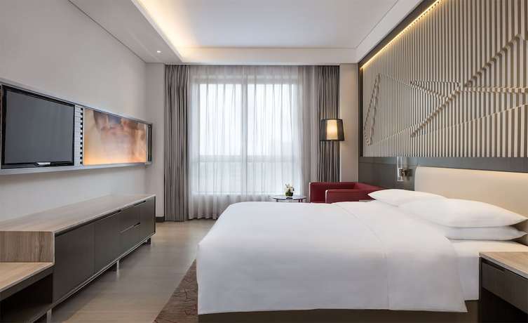 Imagen de la habitación del Hotel Courtyard By Marriott Tianjin Hongqiao. Foto 6