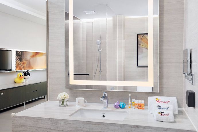 Imagen de la habitación del Hotel Courtyard By Marriott Tianjin Hongqiao. Foto 7