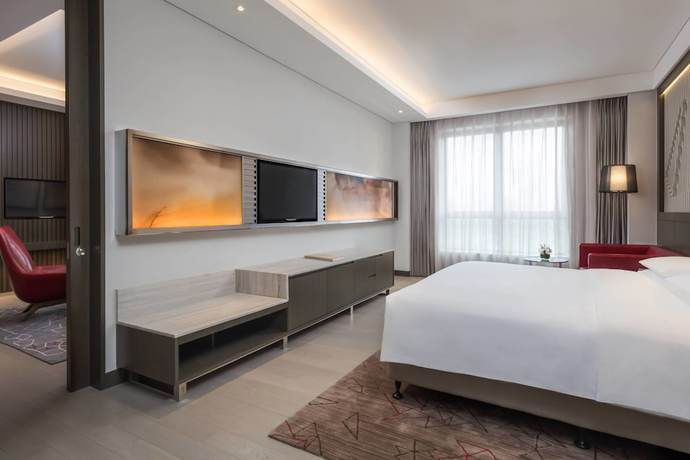 Imagen de la habitación del Hotel Courtyard By Marriott Tianjin Hongqiao. Foto 14