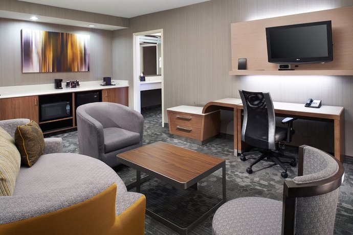 Imagen de la habitación del Hotel Courtyard By Marriott Toledo Maumee/arrowhead. Foto 11