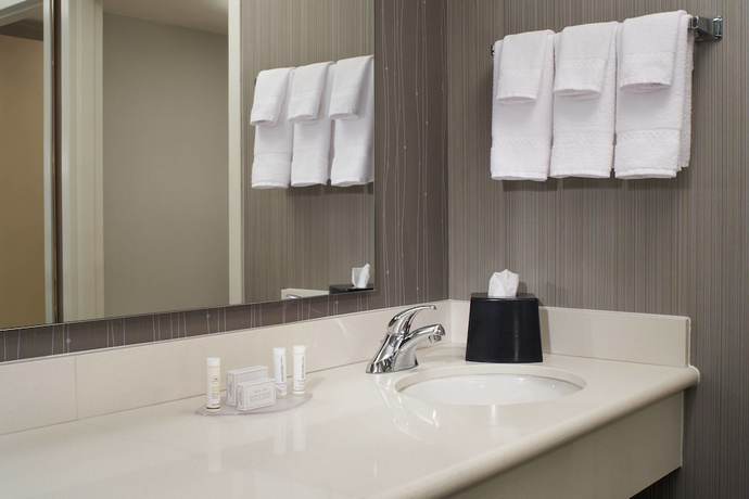Imagen de la habitación del Hotel Courtyard By Marriott Toledo Maumee/arrowhead. Foto 17