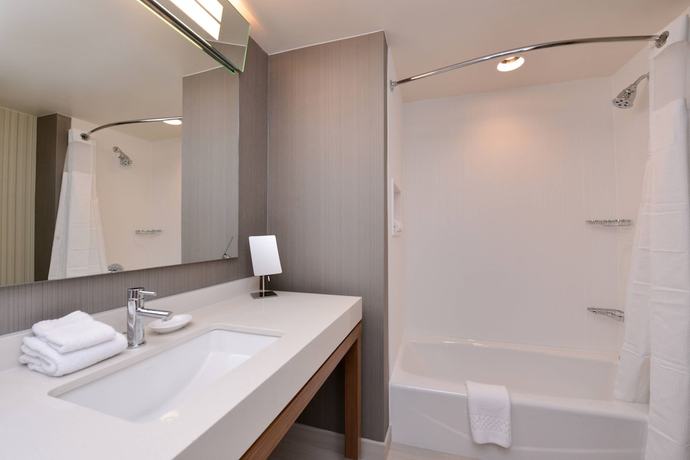 Imagen de la habitación del Hotel Courtyard By Marriott Toledo North. Foto 11