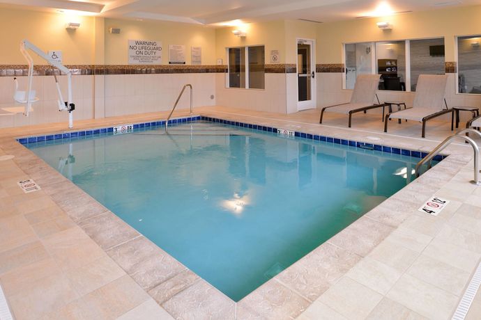 Imagen de la piscina del Hotel Courtyard By Marriott Toledo North. Foto 19