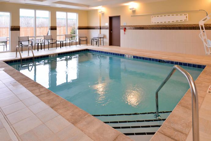 Imagen de la piscina del Hotel Courtyard By Marriott Toledo North. Foto 20