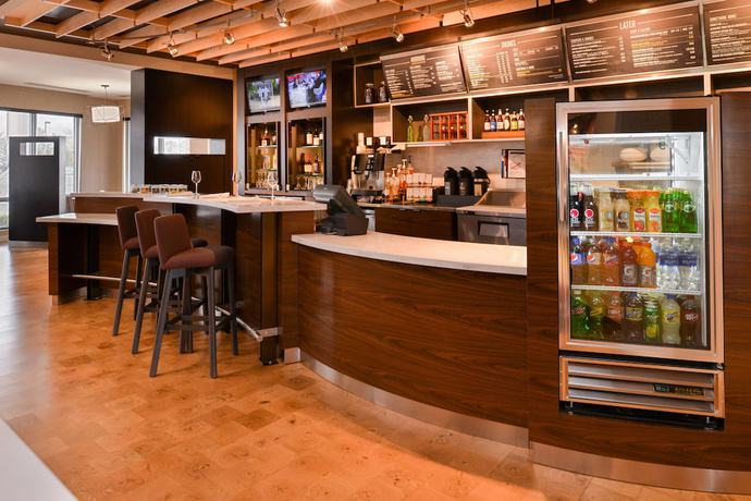 Imagen del bar/restaurante del Hotel Courtyard By Marriott Toledo North. Foto 3