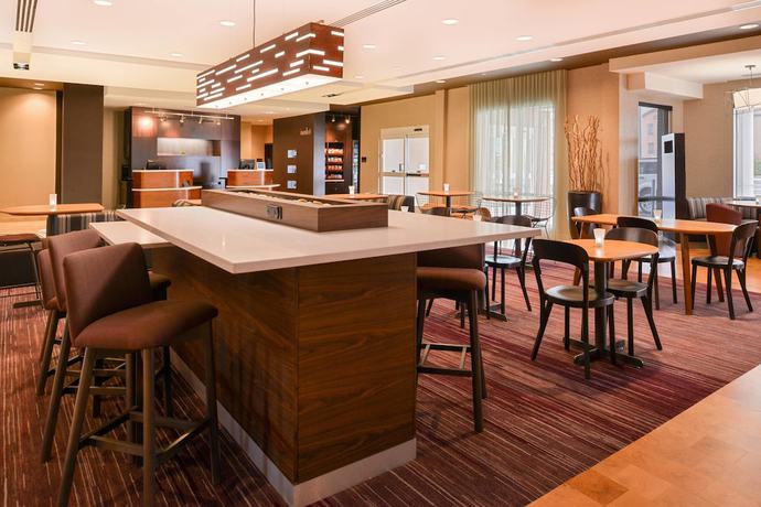 Imagen del bar/restaurante del Hotel Courtyard By Marriott Toledo North. Foto 5