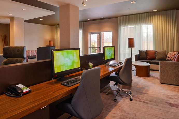 Imagen de los interiores del Hotel Courtyard By Marriott Toledo North. Foto 18