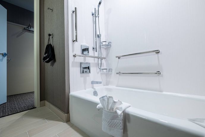 Imagen de la habitación del Hotel Courtyard By Marriott Toledo West. Foto 11