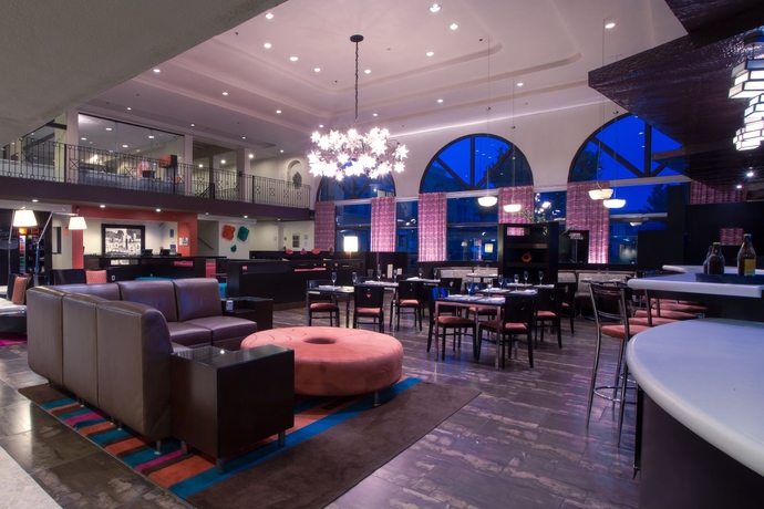 Imagen de los interiores del Hotel Courtyard By Marriott Toluca Airport. Foto 10