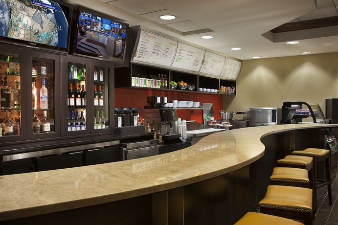 Imagen del bar/restaurante del Hotel Courtyard By Marriott Toronto Airport. Foto 3