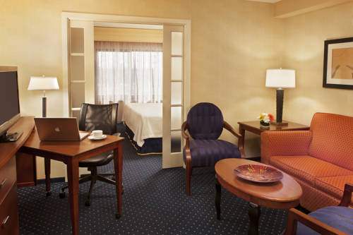 Imagen de la habitación del Hotel Courtyard By Marriott Toronto Brampton. Foto 8