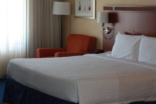 Imagen de la habitación del Hotel Courtyard By Marriott Toronto Brampton. Foto 13