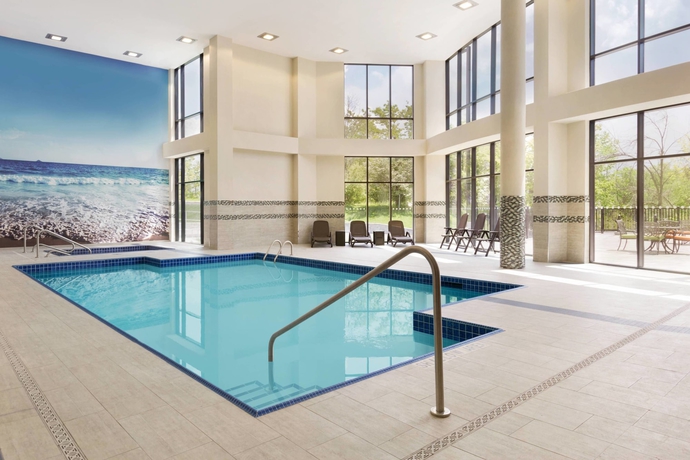 Imagen de la piscina del Hotel Courtyard By Marriott Toronto Mississauga/west. Foto 19