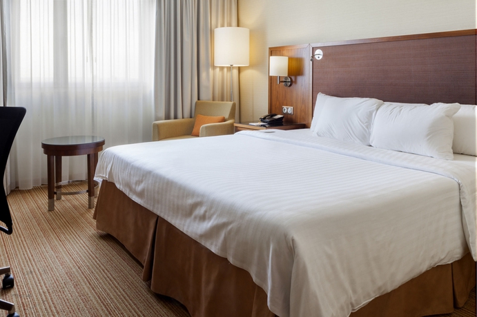 Imagen de la habitación del Hotel Courtyard By Marriott Toulouse Airport. Foto 8