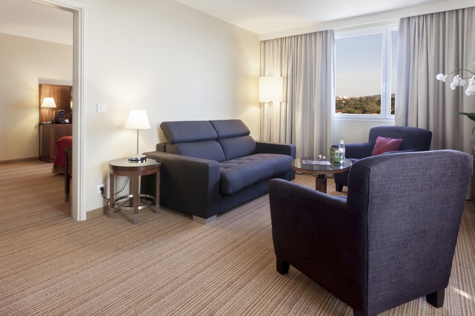 Imagen de los interiores del Hotel Courtyard By Marriott Toulouse Airport. Foto 15