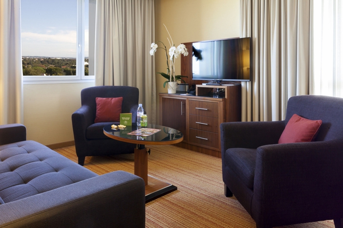 Imagen de los interiores del Hotel Courtyard By Marriott Toulouse Airport. Foto 16