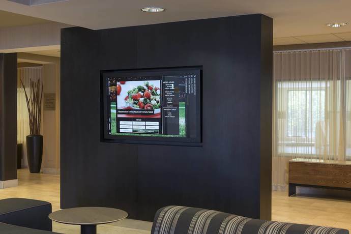 Imagen de los interiores del Hotel Courtyard By Marriott Traverse City. Foto 15