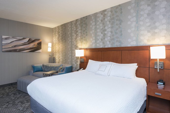 Imagen de la habitación del Hotel Courtyard By Marriott Traverse City. Foto 10