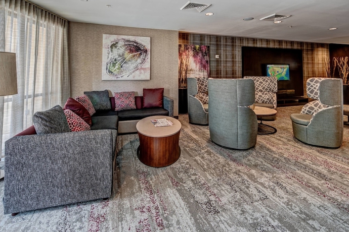 Imagen de los interiores del Hotel Courtyard By Marriott Troy. Foto 16