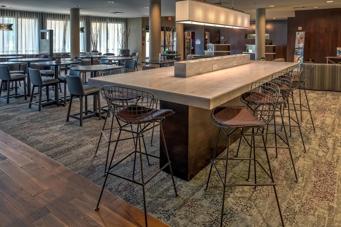 Imagen del bar/restaurante del Hotel Courtyard By Marriott Troy. Foto 4