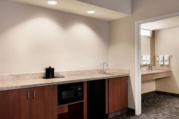Imagen de la habitación del Hotel Courtyard By Marriott Tulsa Central. Foto 8