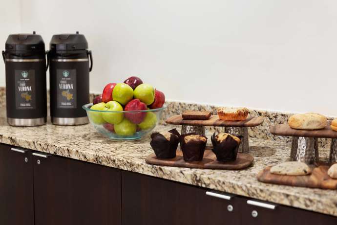 Imagen del bar/restaurante del Hotel Courtyard By Marriott Tulsa Central. Foto 5