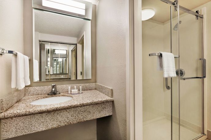 Imagen de la habitación del Hotel Courtyard By Marriott Tulsa Central. Foto 10