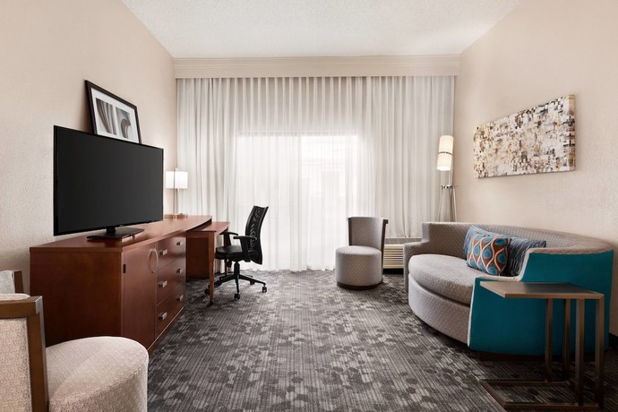 Imagen de la habitación del Hotel Courtyard By Marriott Tulsa Central. Foto 11