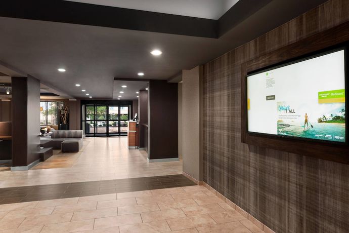 Imagen de los interiores del Hotel Courtyard By Marriott Tulsa Central. Foto 20