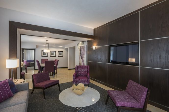 Imagen de la habitación del Hotel Courtyard By Marriott Tulsa Downtown. Foto 8