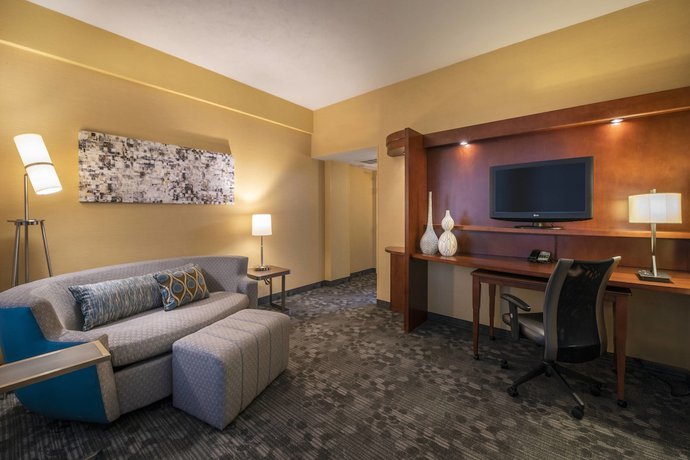 Imagen de la habitación del Hotel Courtyard By Marriott Tulsa Downtown. Foto 11