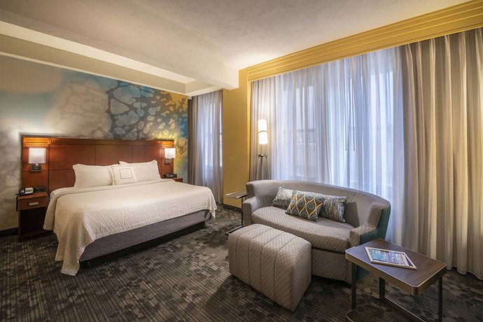 Imagen de la habitación del Hotel Courtyard By Marriott Tulsa Downtown. Foto 15