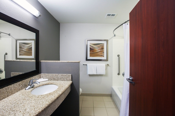 Imagen de la habitación del Hotel Courtyard By Marriott Tulsa Woodland Hills. Foto 3
