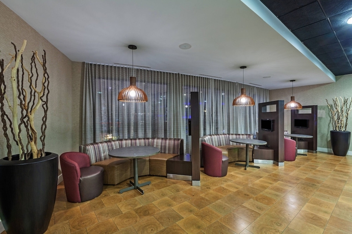 Imagen de los interiores del Hotel Courtyard By Marriott Tulsa Woodland Hills. Foto 18