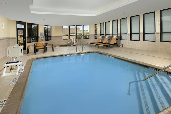 Imagen de la piscina del Hotel Courtyard By Marriott Tyler. Foto 20